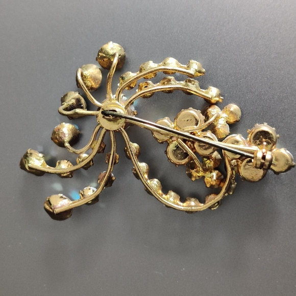 Vintage Austrian Crystals Brooch - Picture 4 of 12
